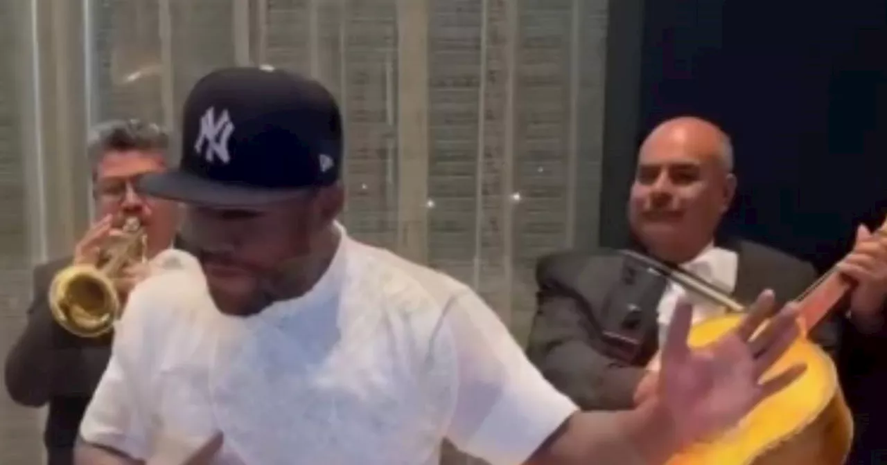 Floyd Mayweather, recibido con mariachis en México para pelea con John Gotti III (VIDEO)