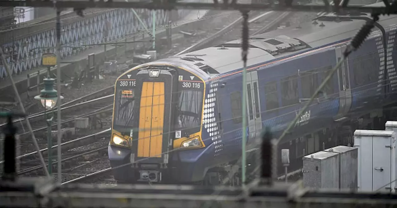 Strong wind weather warning extended in Scotland as Thursday set for travel 'disruption'