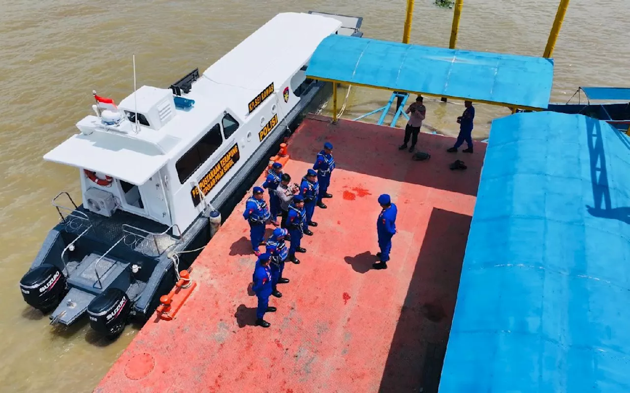 Bantu Warga, Dirpolairud Polda Sumsel Tambah Armada KM LCT ke Kecamatan Lalan