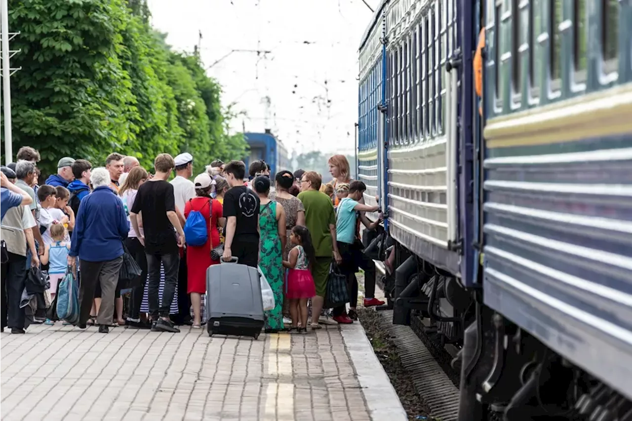 Киев принудительно вывозит жителей 14 населённых пунктов ДНР, подконтрольных ВСУ