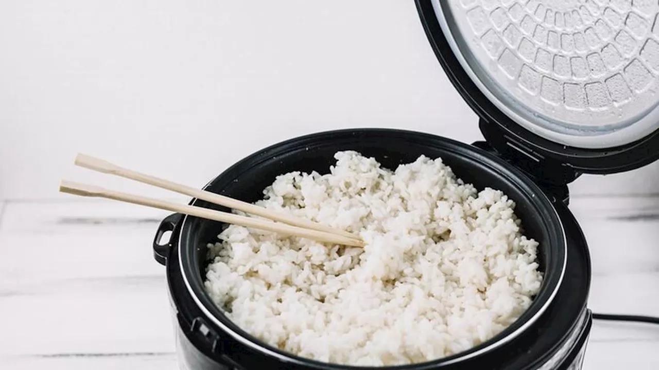 10 Trik Memasak Nasi di Rice Cooker Agar Hasilnya Tidak Lengket dan Tahan Lama