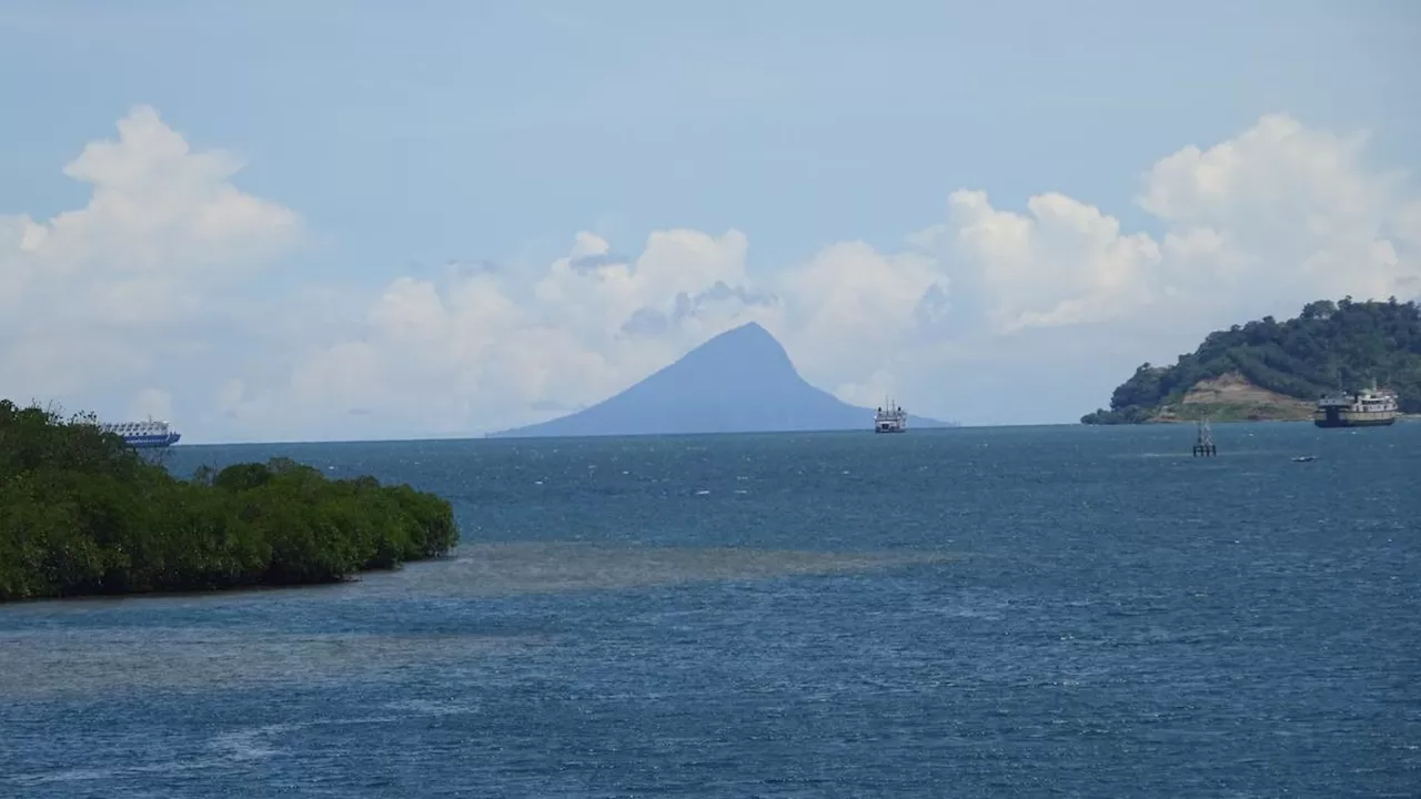 6 Fakta Menarik Gunung Rakata yang Terletak di Selatan Gunung Anak Krakatau