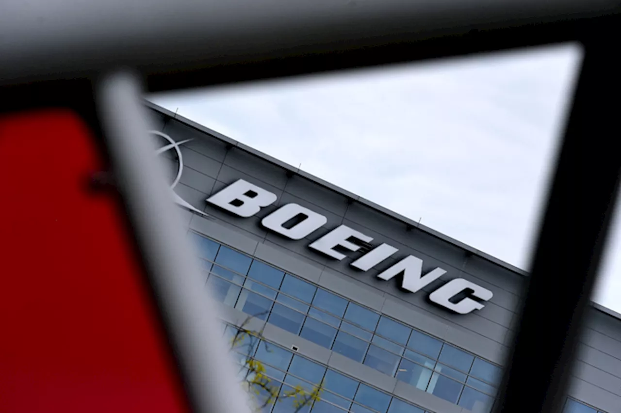 Boeing suspends 777X flight tests after failure