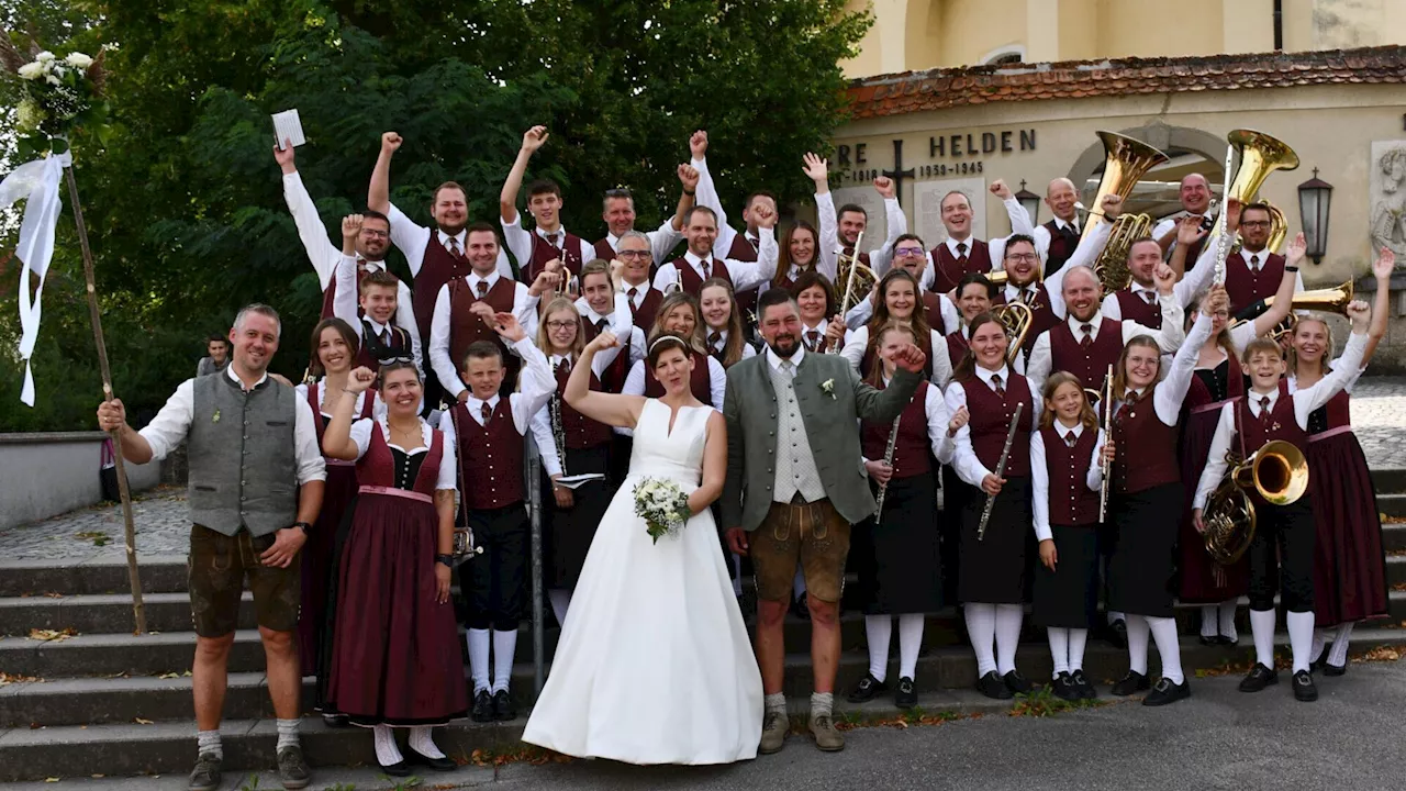 Musikerhochzeit in St. Peter: Hand in Hand ein Leben lang