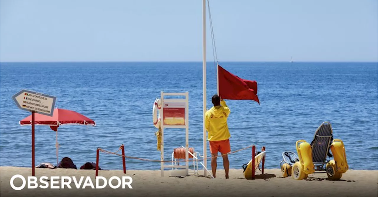 Praias de Quarteira e Vilamoura interditadas a banhos por possível contaminação com águas residuais