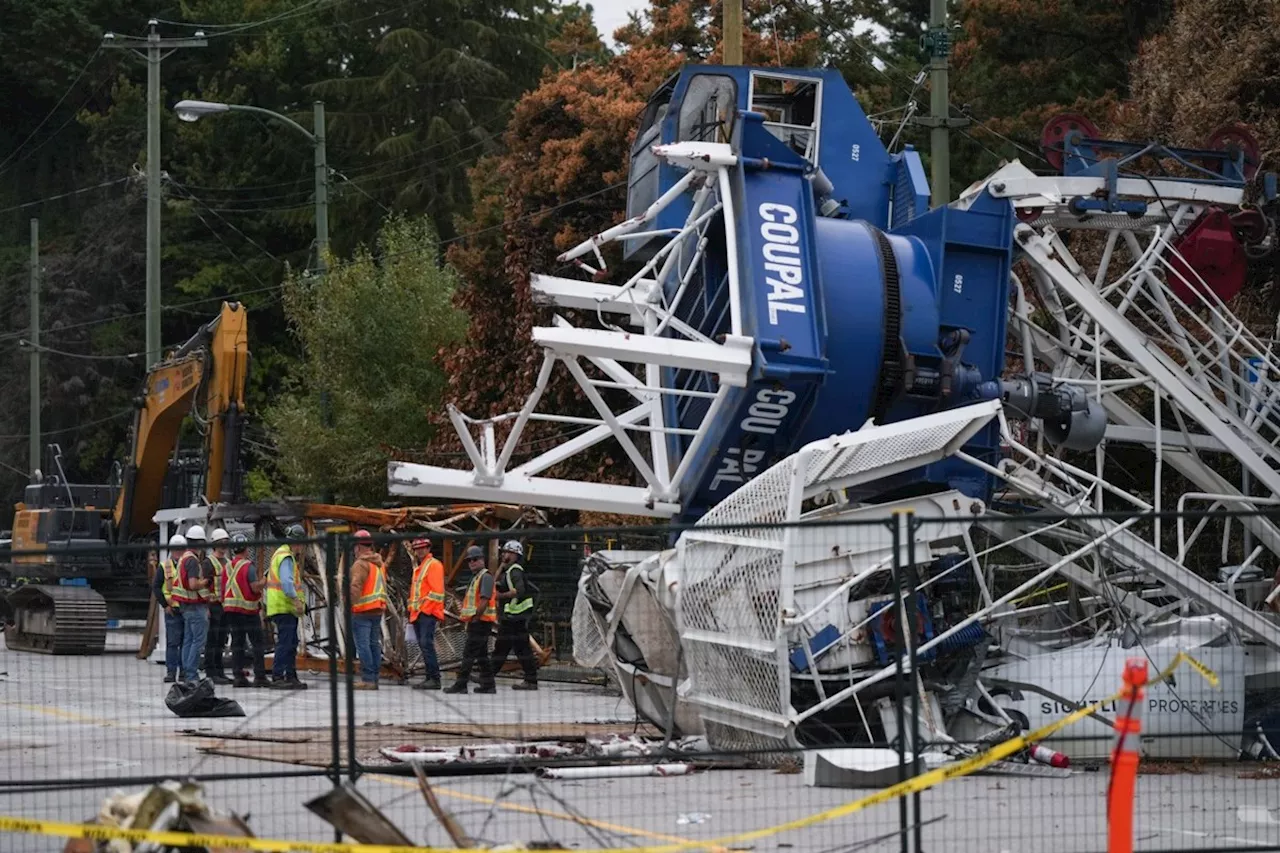 Removal underway for huge crane blocking Vancouver, B.C., street