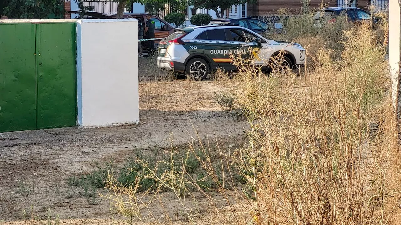 La Guardia Civil analiza un cuchillo localizado en Mocejón a 30 metros de la vivienda del presunto asesino