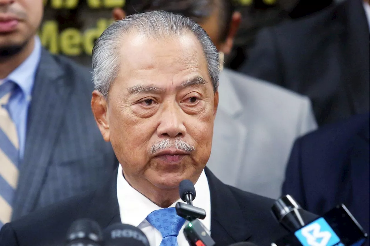 3R issue: Muhyiddin hands over documents including 114 SDs from GE15 to cops