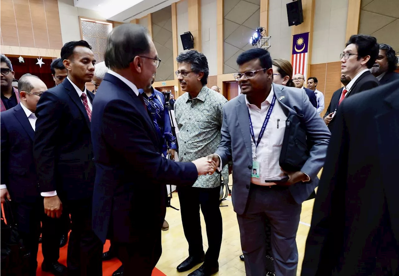 Anwar meets Malaysian diaspora in New Delhi