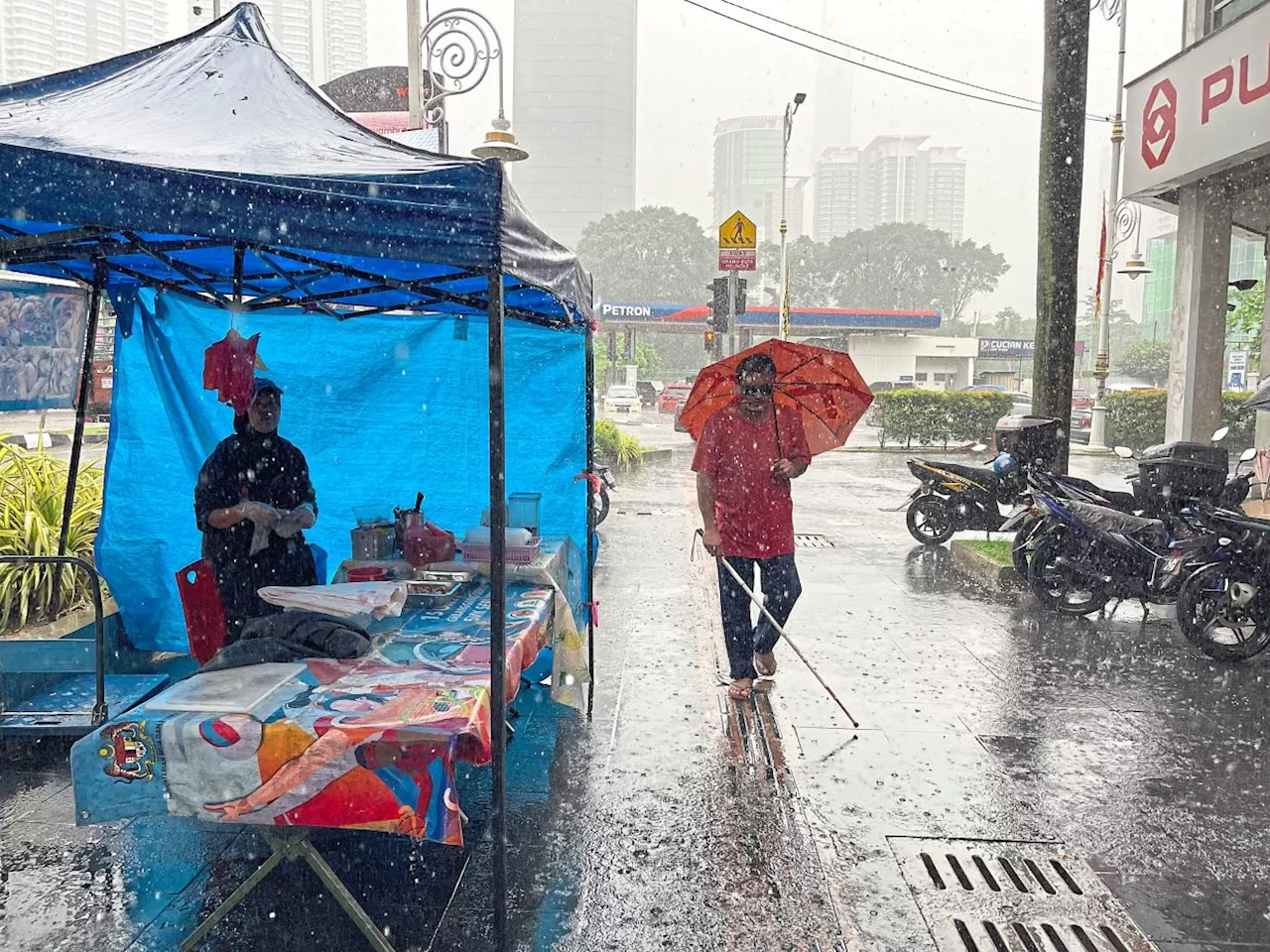 Brickfields tactile paths still blocked