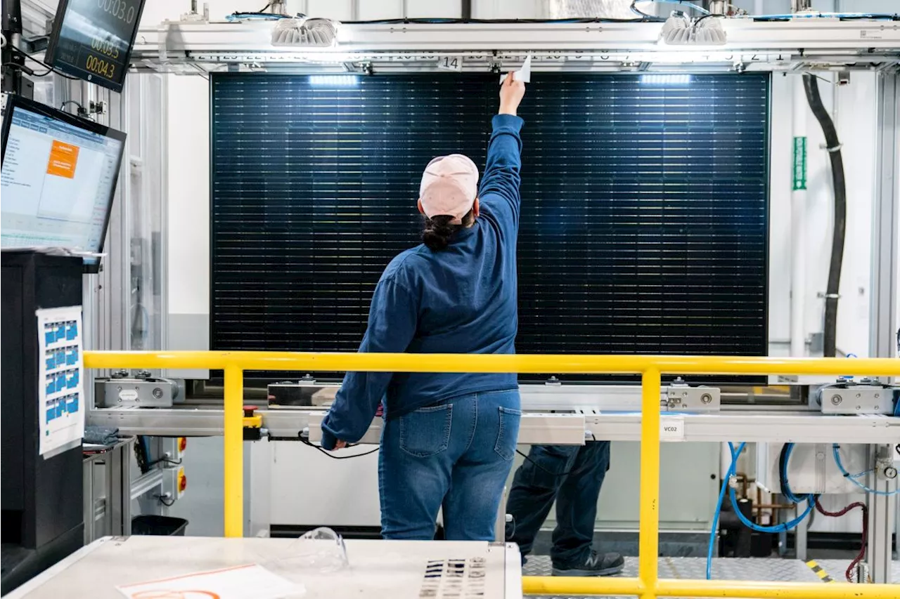 US solar makers seek additional tariffs on panel imports from Asia