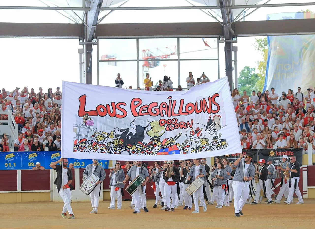 Landes : à Parentis-en-Born, la banda Lous Pegailloun donne le tempo de la feria