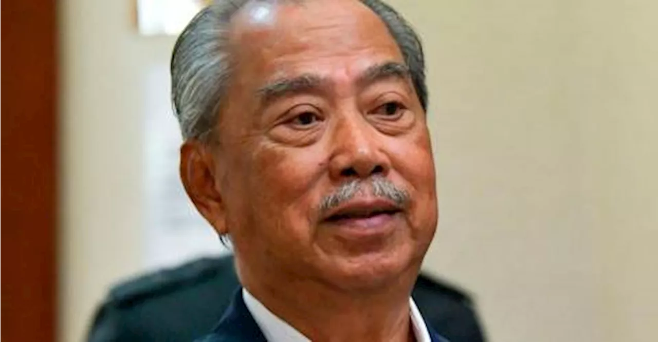 Muhyiddin submits 115 MP declarations to police