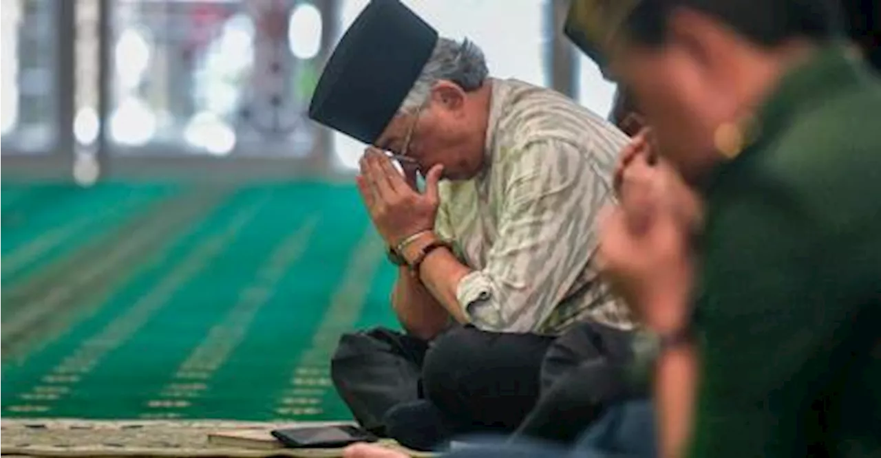 Pahang Sultan moved to tears when speaking about daugther’s wedding