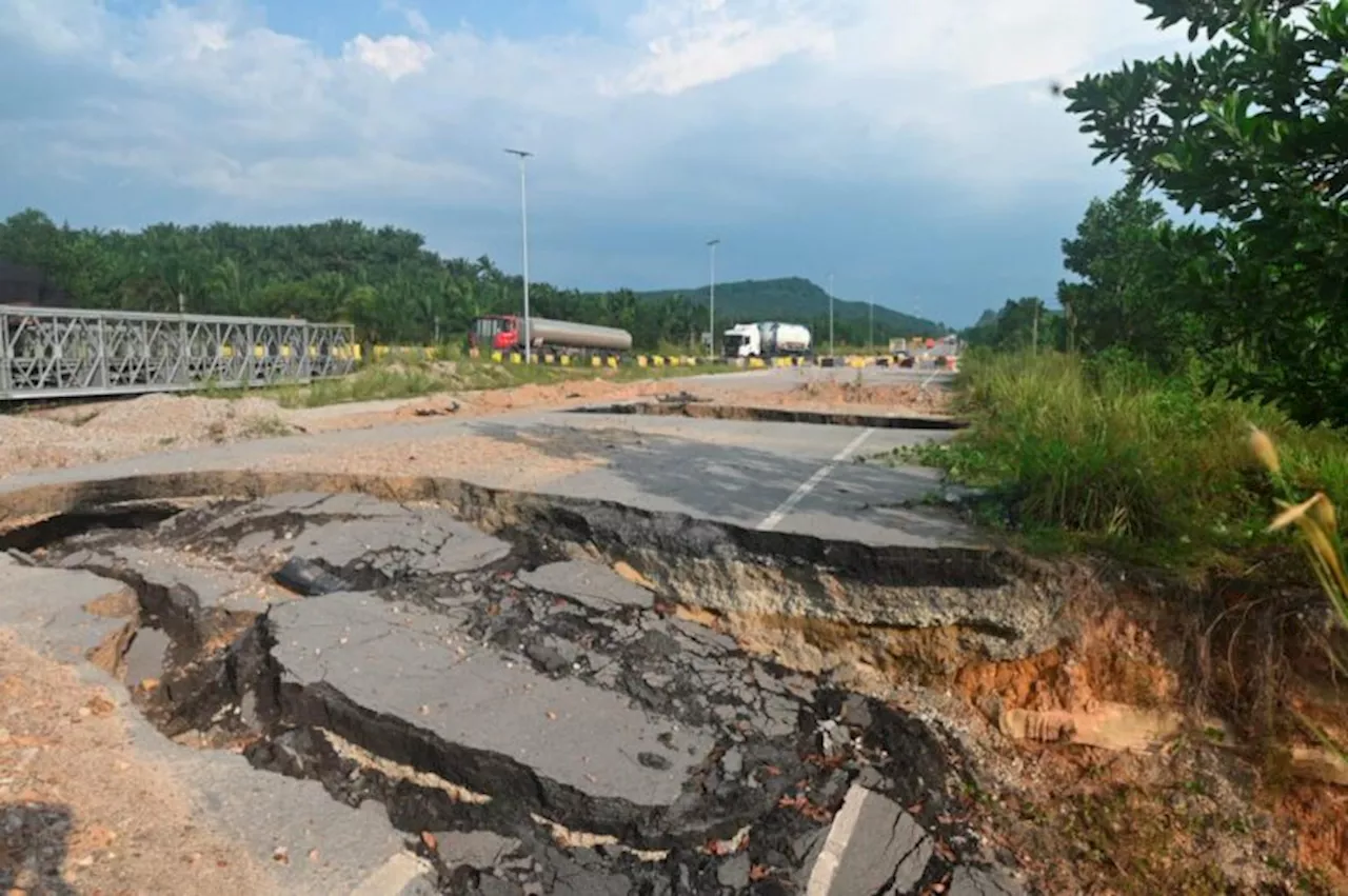 JKR naik taraf Laluan 12 di Lebuhraya Tun Razak