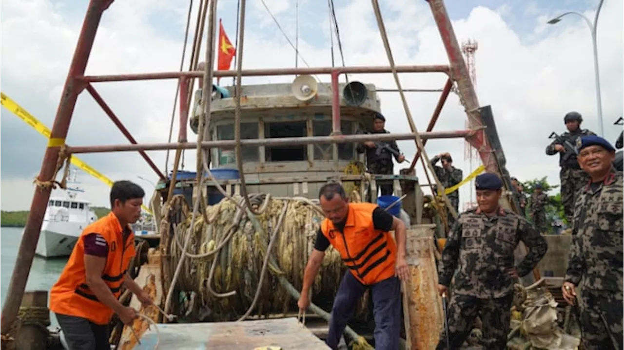 KKP Tangkap Kapal Asing Berbendera Vietnam yang Lakukan Illegal Fishing di Laut Natuna