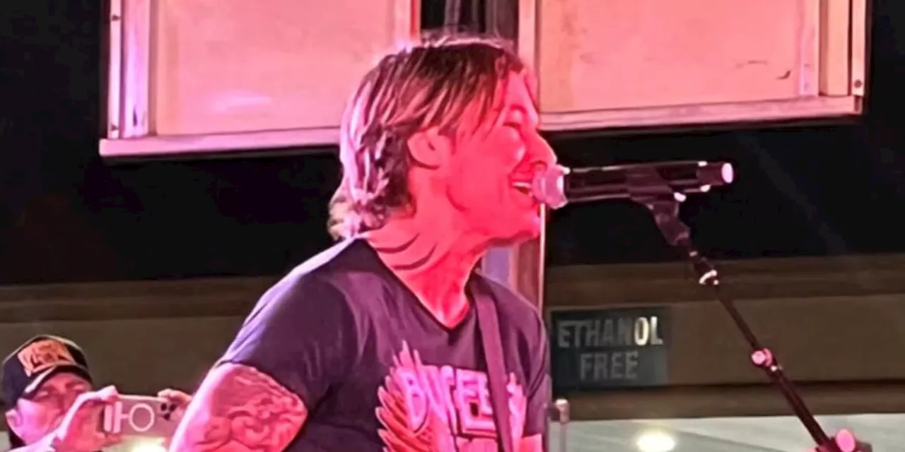 Keith Urban thanks Athens after impromptu concert