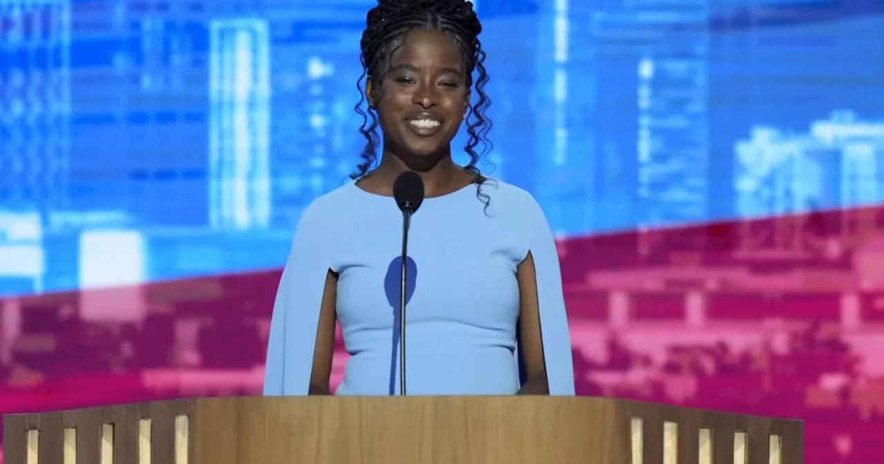 Amanda Gorman illustrates the 'American dream' through poetry at the DNC