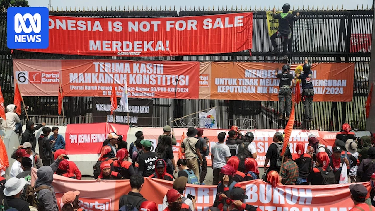 Protests across Indonesia as parliament delays change to election law described as 'threat' to democracy