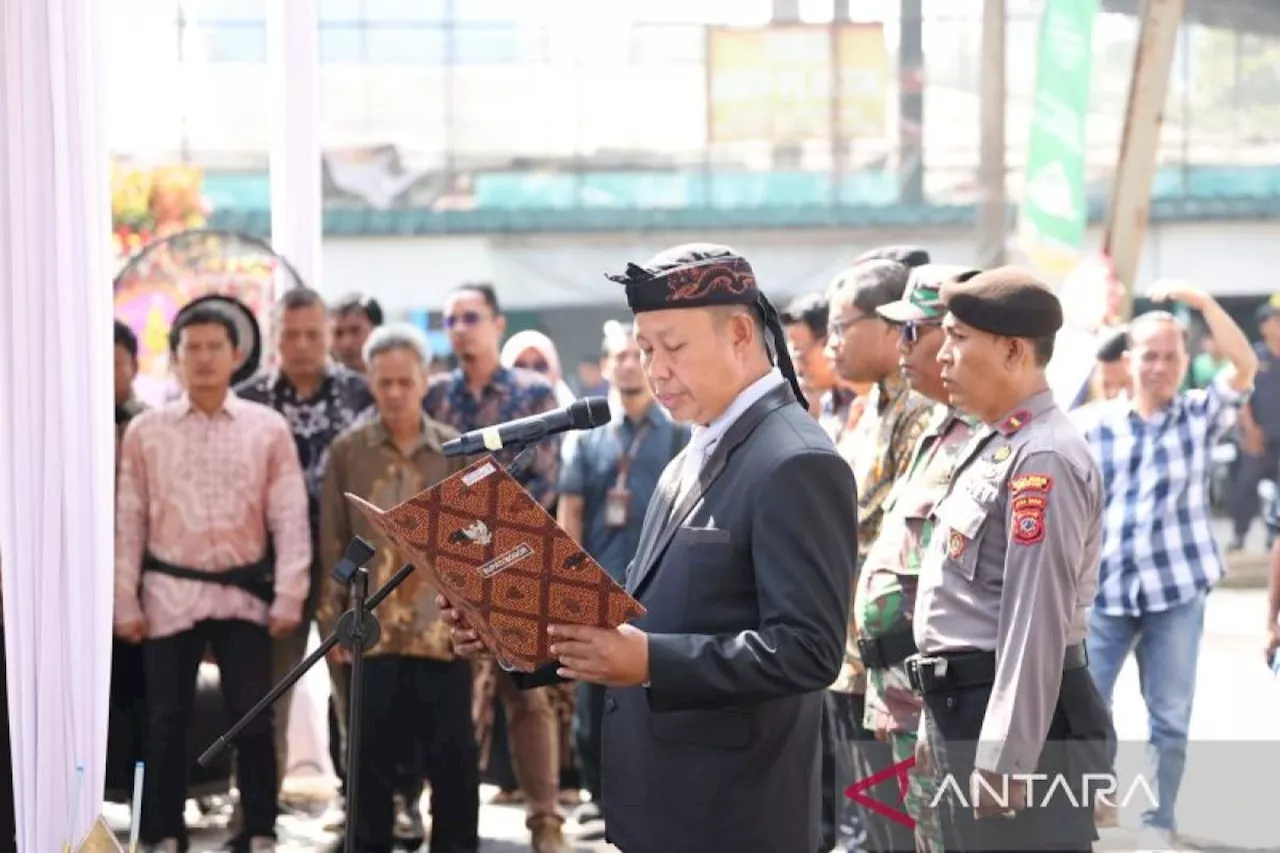 Pj Bupati Bogor lantik Direksi Perumda Tohaga di Pasar Cisarua