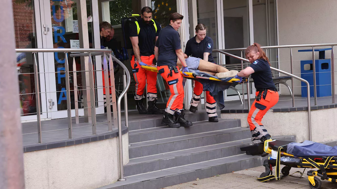 Mordversuch an Schule in Wedel: Messer-Attacke auf Lehrer! 4 Syrer kamen in U-Haft