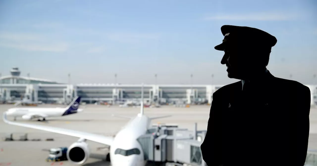 Air Canada pilots vote to give strike mandate to their union