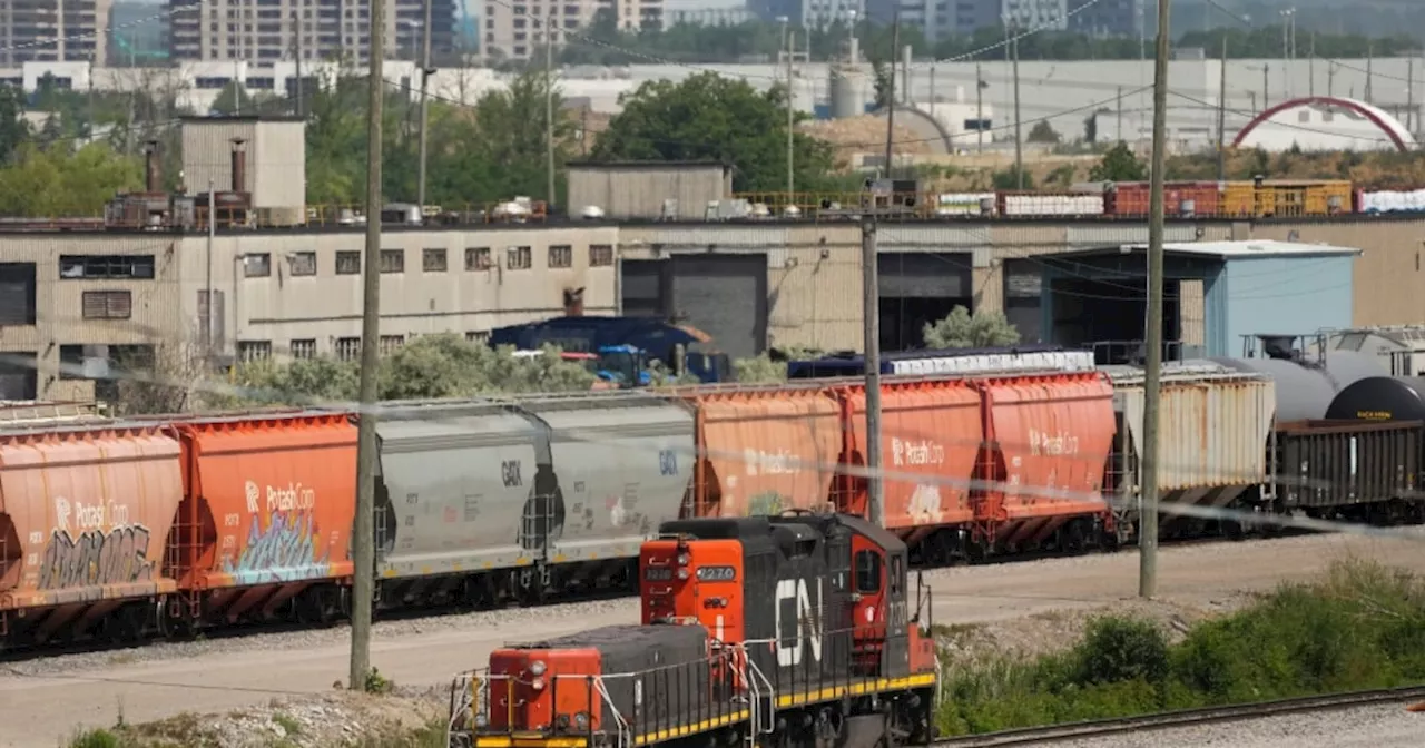 The latest developments in the lockout at Canada’s 2 biggest railways