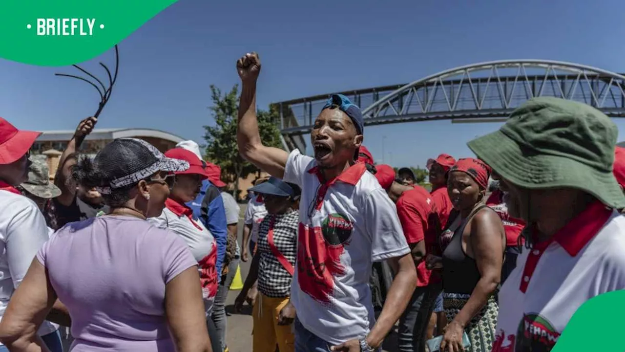 10,000 City of Johannesburg Protesters in Johannesburg Block M1 Highway in Viral Videos