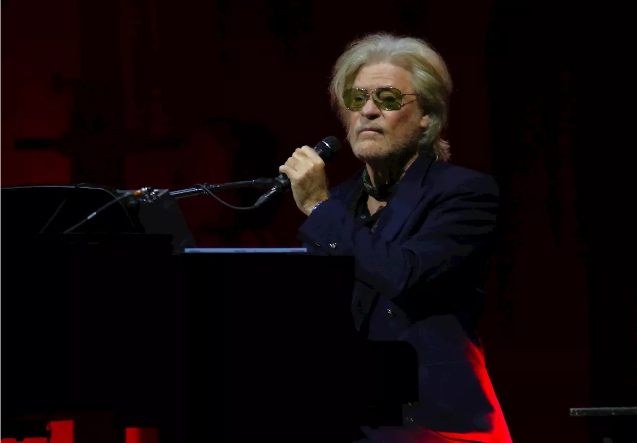 Legendary rocker Daryl Hall leaves Vancouver stage mid-performance