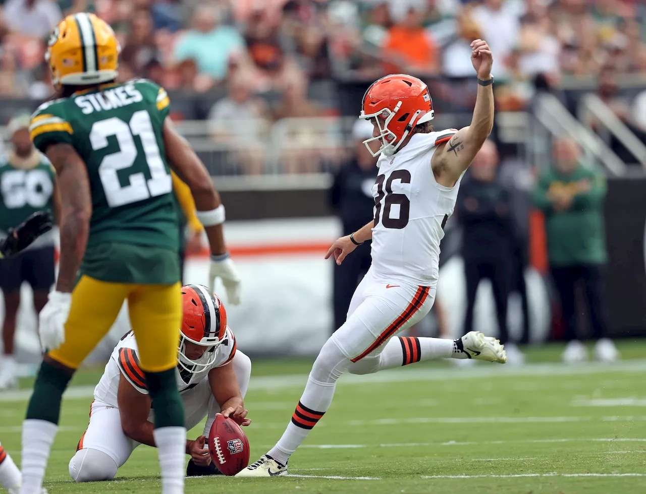 Browns trade kicker Cade York to the Commanders for conditional 7th round pick in 2025