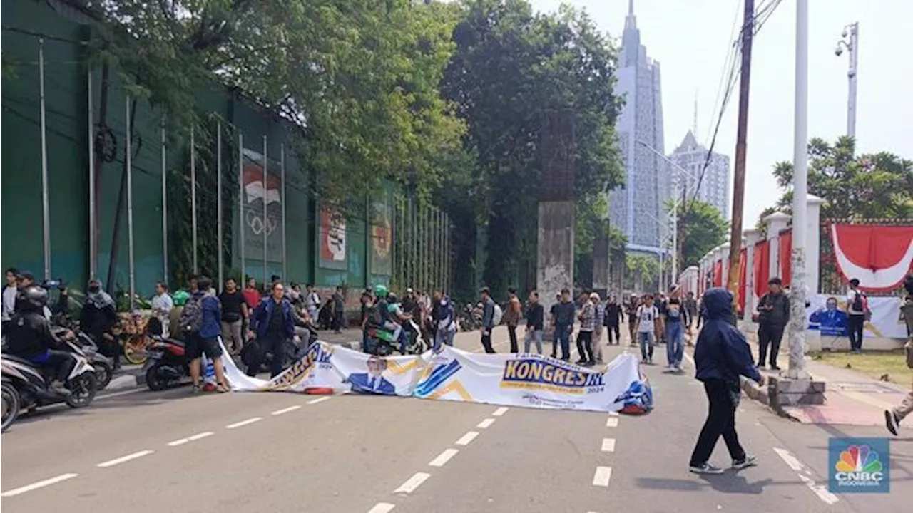 Mahasiswa Kepung Belakang Gedung DPR, Jalan Gelora Tak Bisa Dilintasi