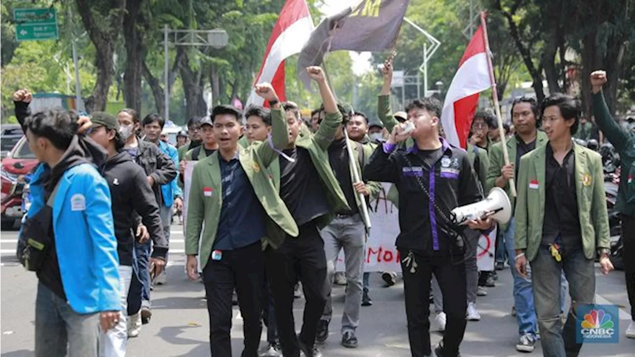 Makin Siang Demo di DPR, Mahasiswa Berdatangan