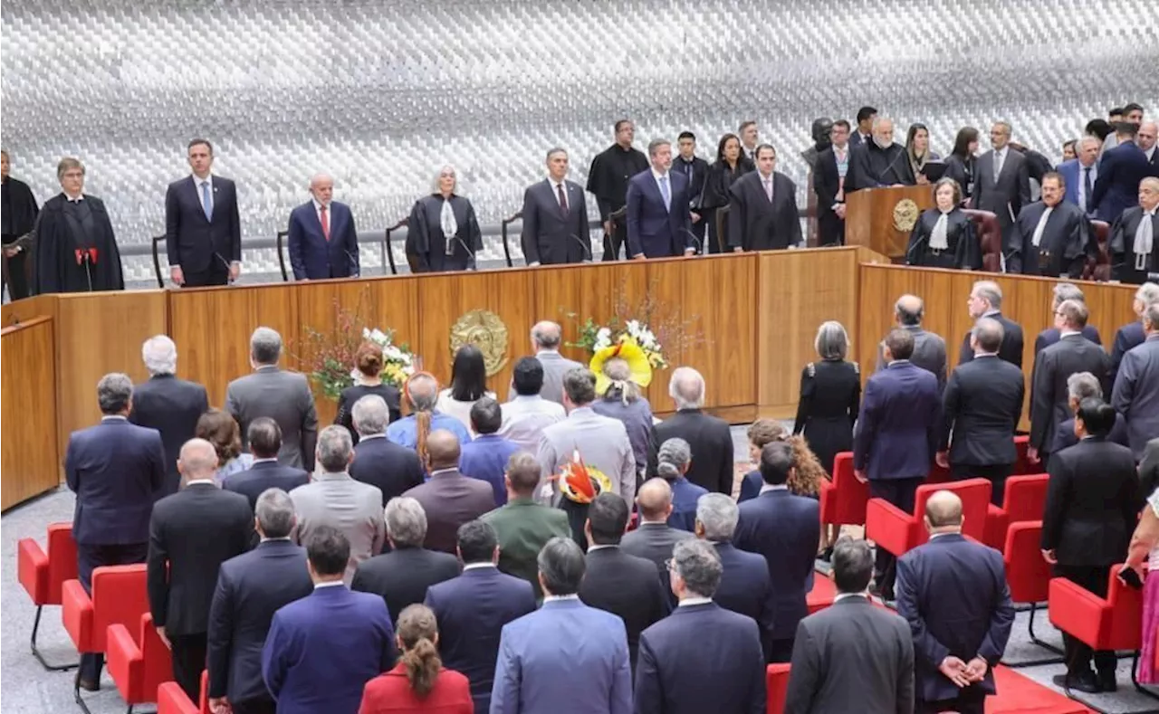 Herman Benjamin toma posse na presidência do STJ em cerimônia com a cúpula da República