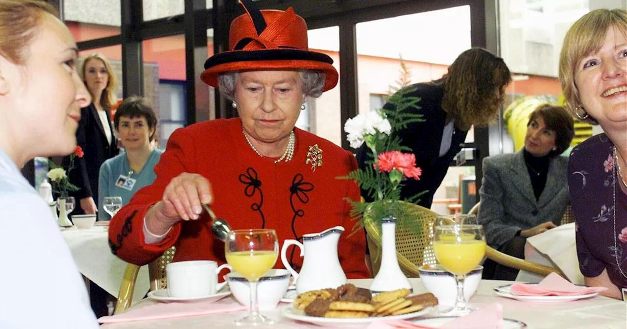 Queen Elizabeth's run-in with a builder who wanted a 'proper cup of tea'