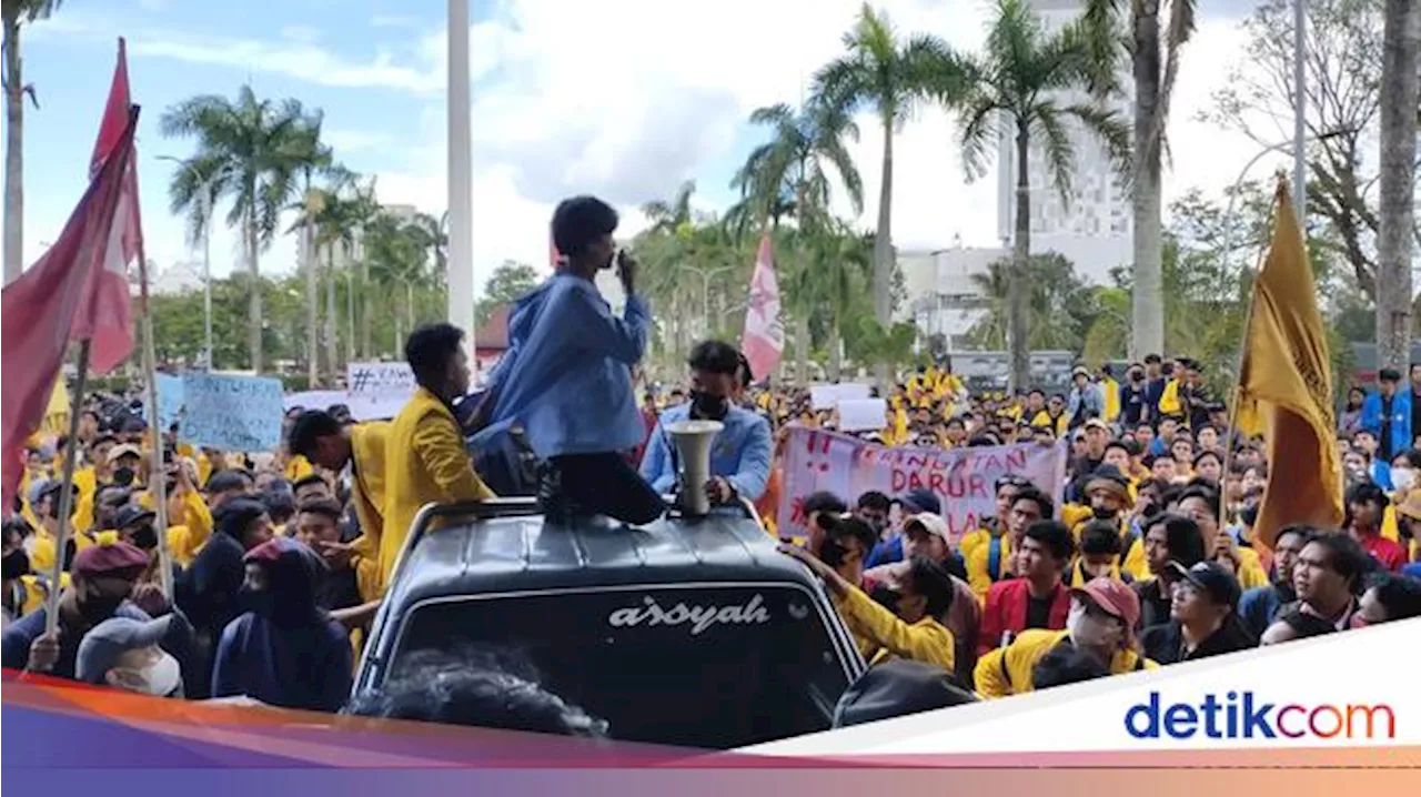 Demo Tolak RUU Pilkada, Mahasiswa Terobos Masuk Halaman DPRD Sumsel