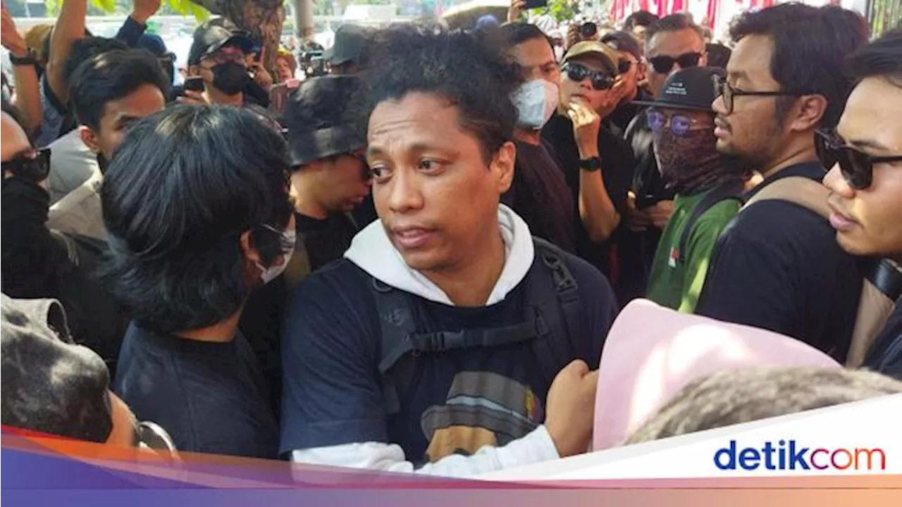 Komika 'Tamasya' di Senayan: Aksi Demo Seru Tolak Revisi UU Pilkada