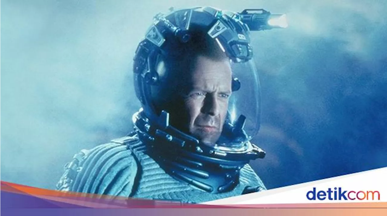 Ternyata Bruce Willis Dipaksa Disney Tampil di 2 Film dan Jadi Laris Banget