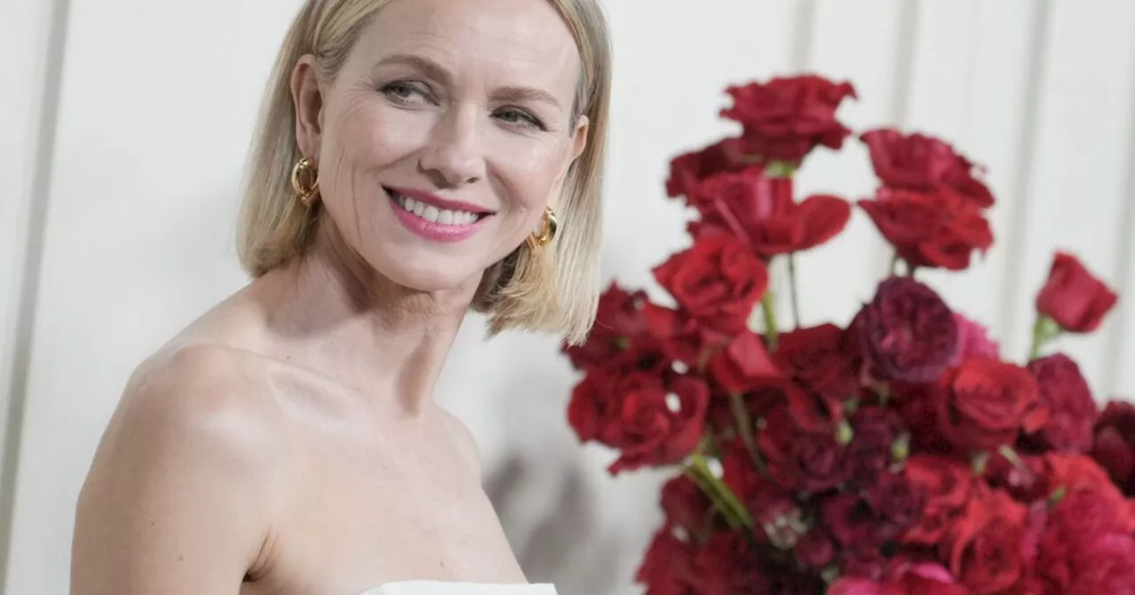 Menopausa precoce, l’esperienza di Naomi Watts in un libro