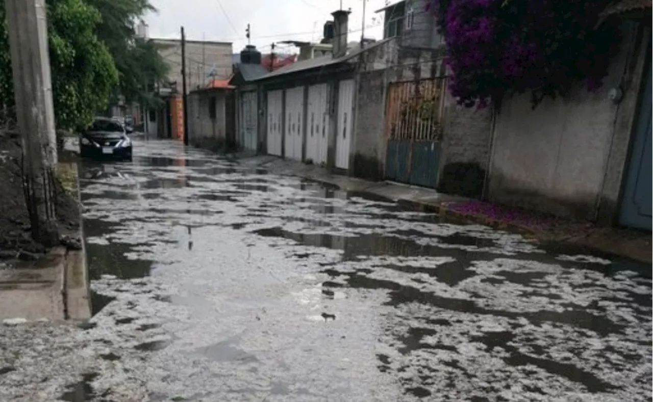 Coloca Sacmex costaleras para contener inundaciones en Tláhuac