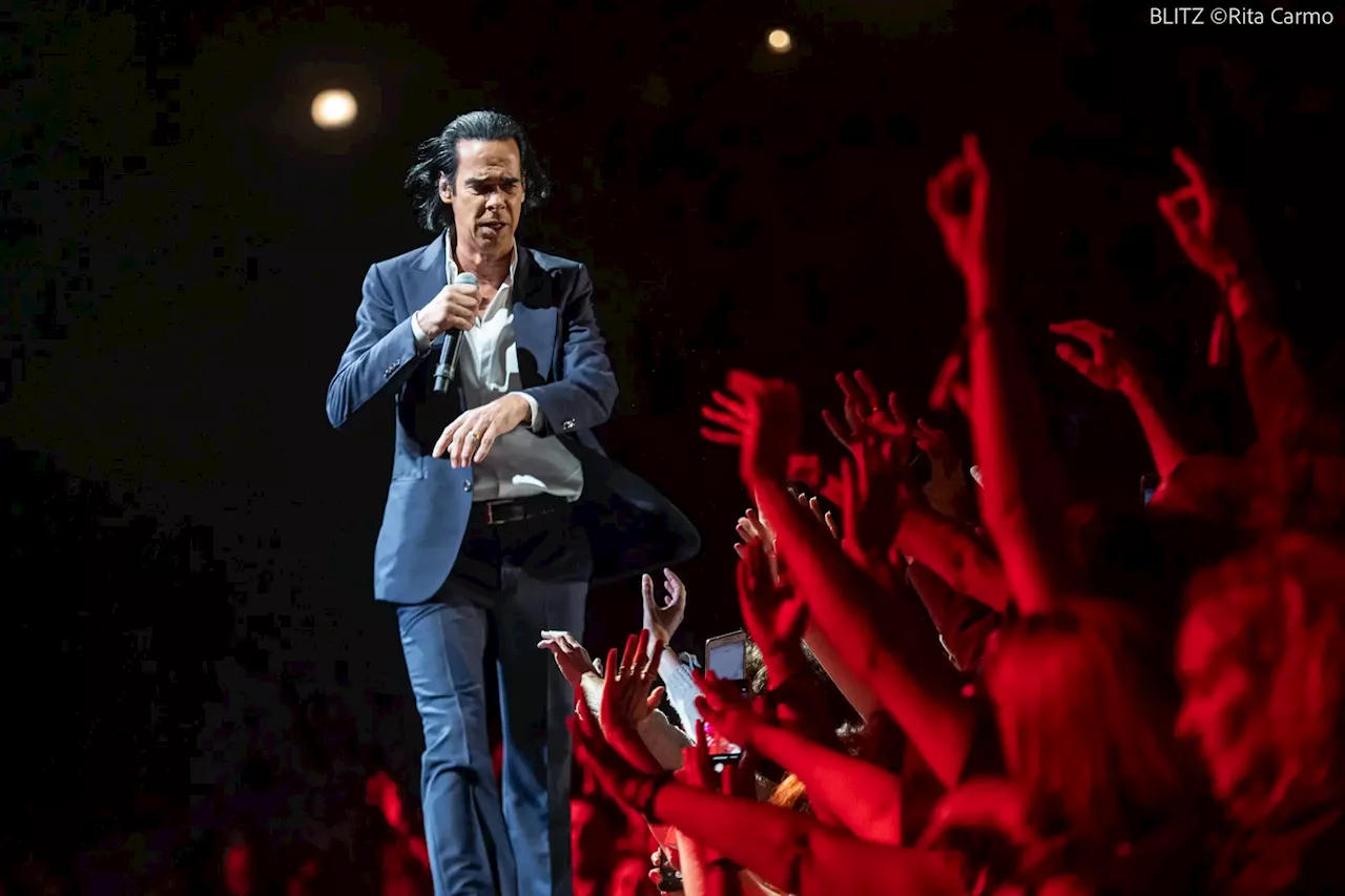 Ninguém canta o amor assim: Nick Cave atirou-se nos braços de Lisboa. A crónica de uma experiência religiosa no festival MEO Kalorama