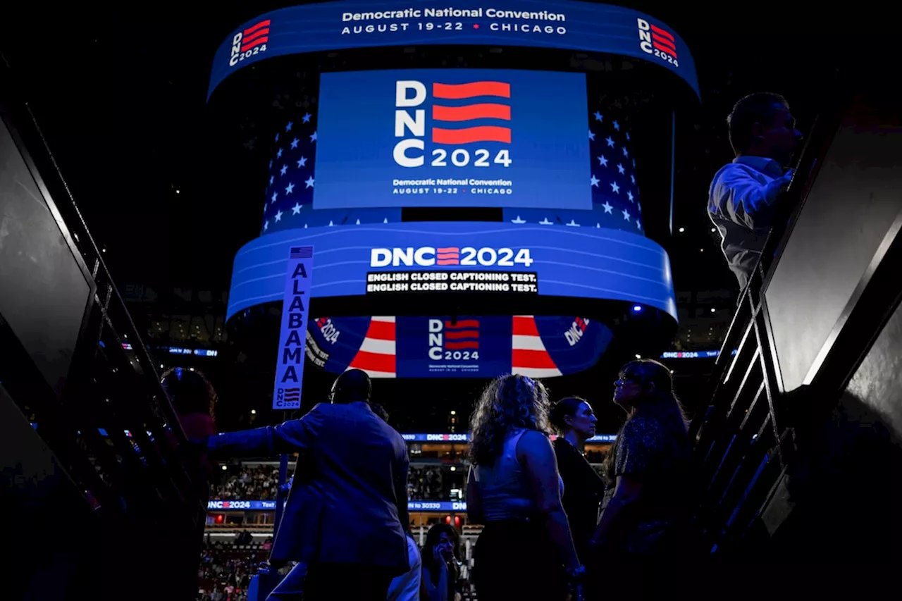 At the DNC, a spy tells politicians and political staff how to spot others like her