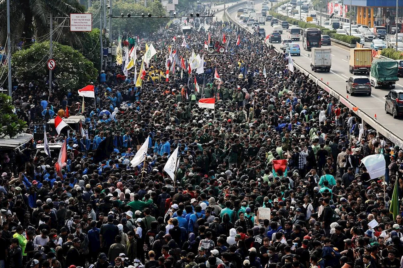 Indonesia shelves plan to revise election law as protests rage