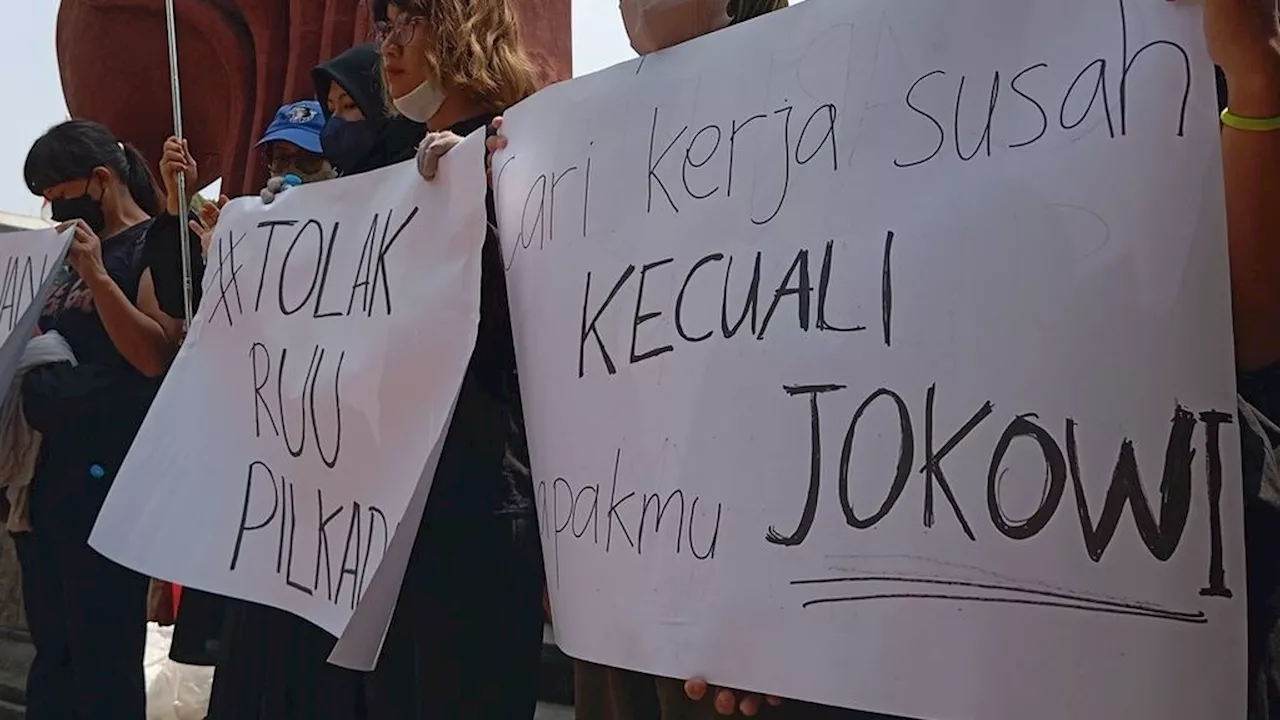 Warga Surabaya Aksi Tolak Pembangkangan Konstitusi