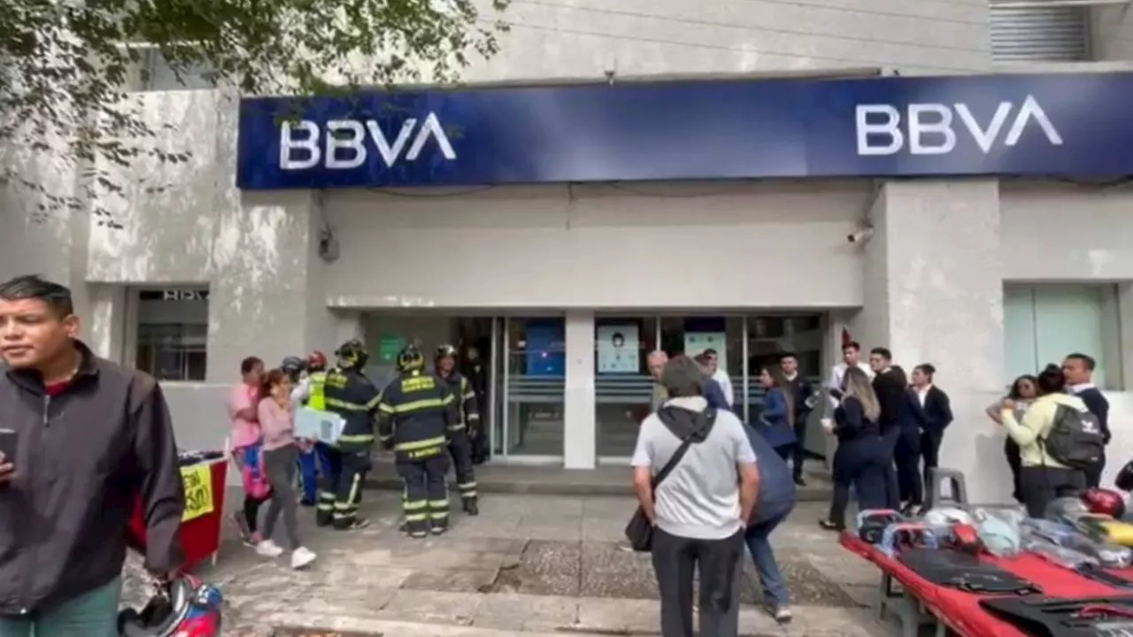 VIDEO: bomberos combaten conato de incendio en cajeros de BBVA en Arcos de Belén