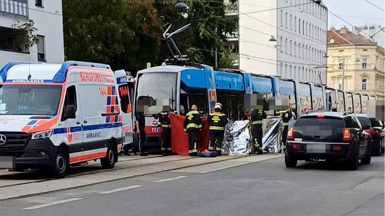  Mann bei schwerem Bim-Unfall in Floridsdorf eingeklemmt