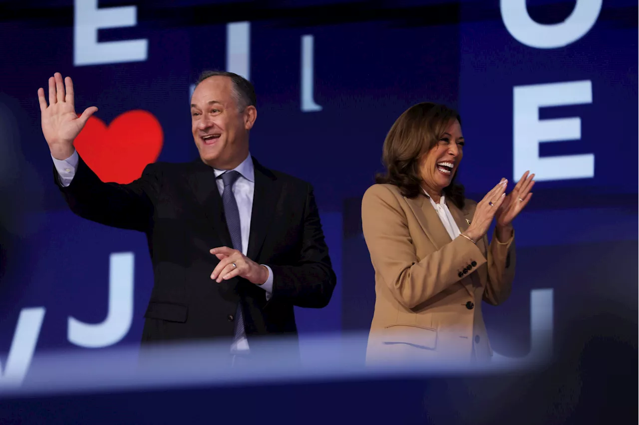 Il marito Doug Emhoff, second gentleman sul palco di Chicago, racconta la Kamala Harris “privata”