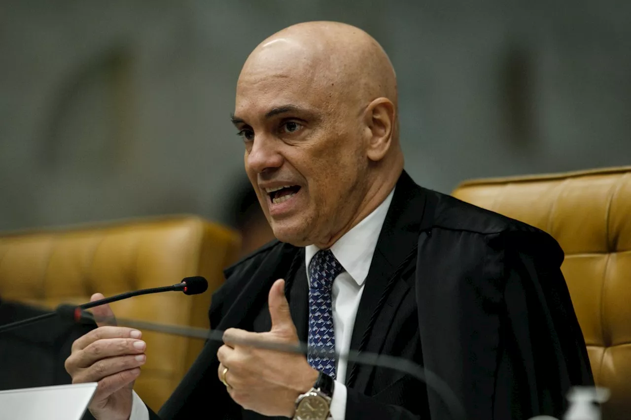 Moraes manda apreender celular de ex-assessor do TSE envolvido em caso de divulgação de mensagens