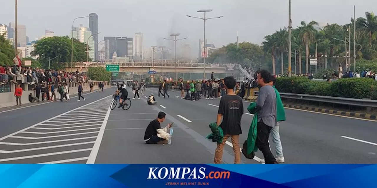 Aksi Massa Memasuki Jalan Tol, Rekayasa Lalu Lintas Diberlakukan