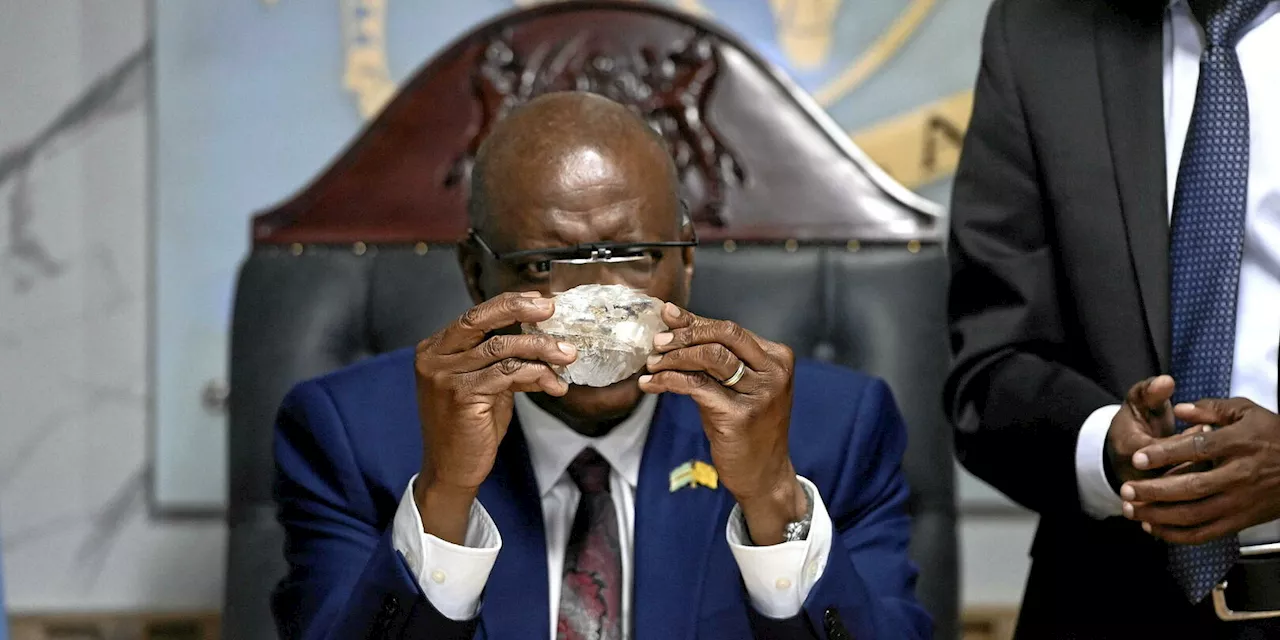 Un diamant de 2 492 carats, l’un des plus gros au monde, découvert au Botswana