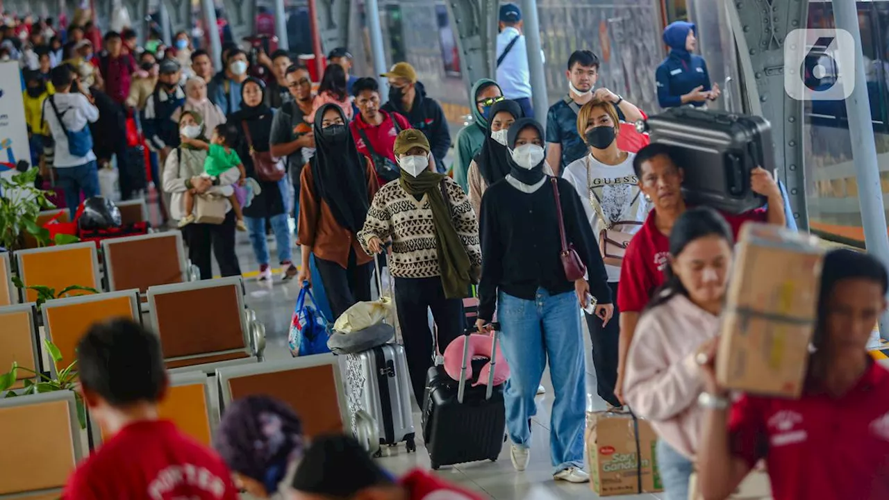 Ada Demo, KA Keberangkatan Stasiun Gambir Diberhentikan di Stasiun Jatinegara